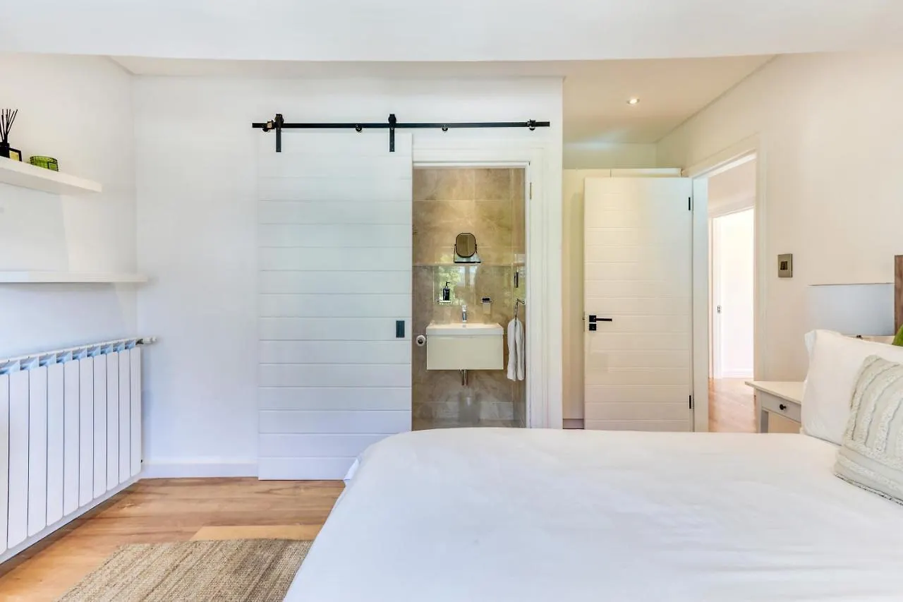 Maison De La Mer - Luxury Camps Bay Villa With Pool And Ocean View Cape Town
