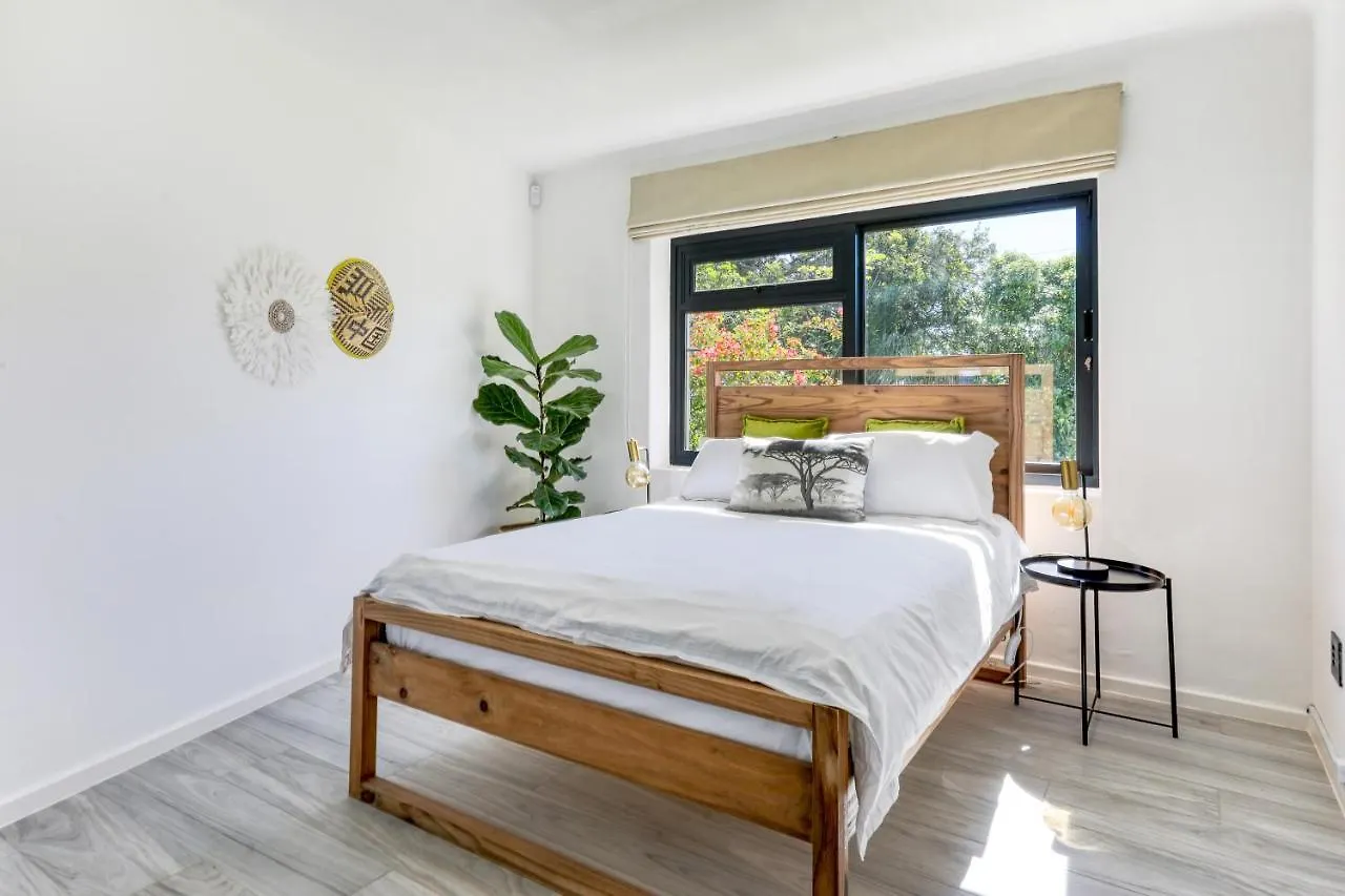 Maison De La Mer - Luxury Camps Bay Villa With Pool And Ocean View Cape Town 0*,  South Africa