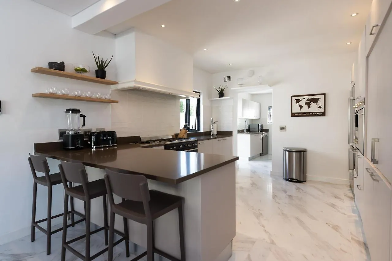 Maison De La Mer - Luxury Camps Bay Villa With Pool And Ocean View Cape Town
