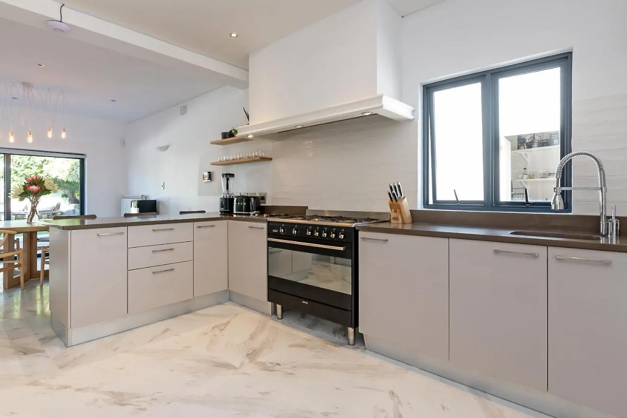 Maison De La Mer - Luxury Camps Bay Villa With Pool And Ocean View Cape Town