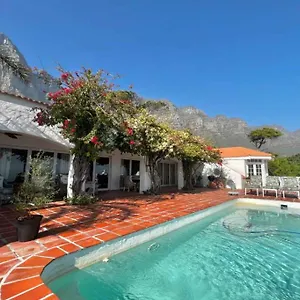 Cheerful 3 Bedroom With Pool And Garden Villa