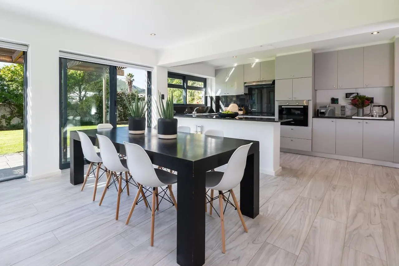 Maison De La Mer - Luxury Camps Bay Villa With Pool And Ocean View Cape Town 0*,