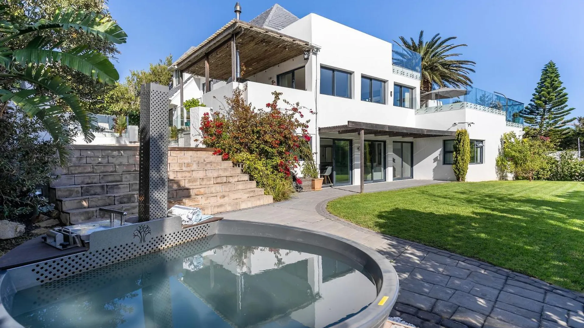 Maison De La Mer - Luxury Camps Bay Villa With Pool And Ocean View Cape Town