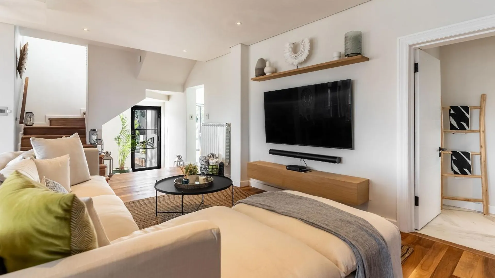 Maison De La Mer - Luxury Camps Bay Villa With Pool And Ocean View Cape Town South Africa